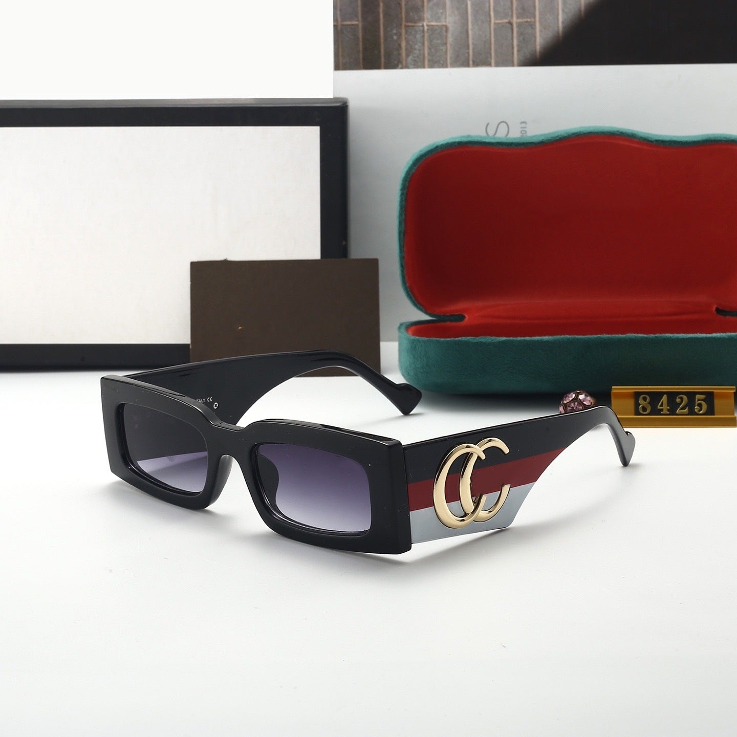 G logo women’s sun glasses